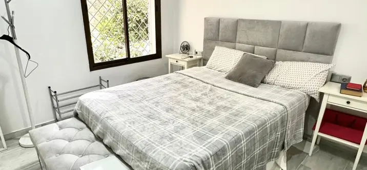 Sale of middle floor apartment in Elviria 1