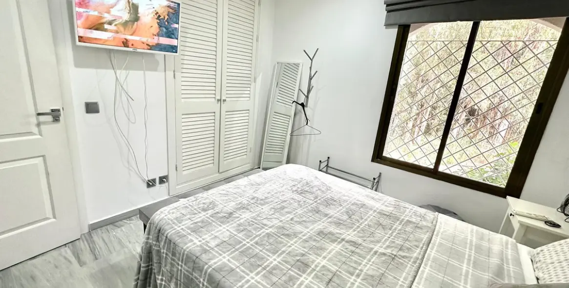 Sale of middle floor apartment in Elviria 3