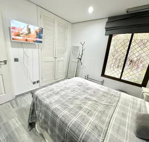 Sale of middle floor apartment in Elviria