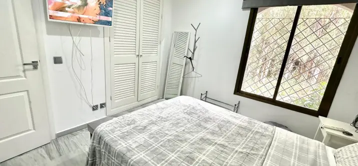 Sale of middle floor apartment in Elviria 2