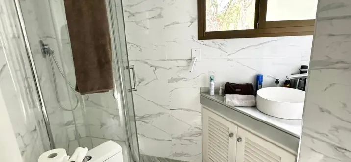 Sale of middle floor apartment in Elviria 3