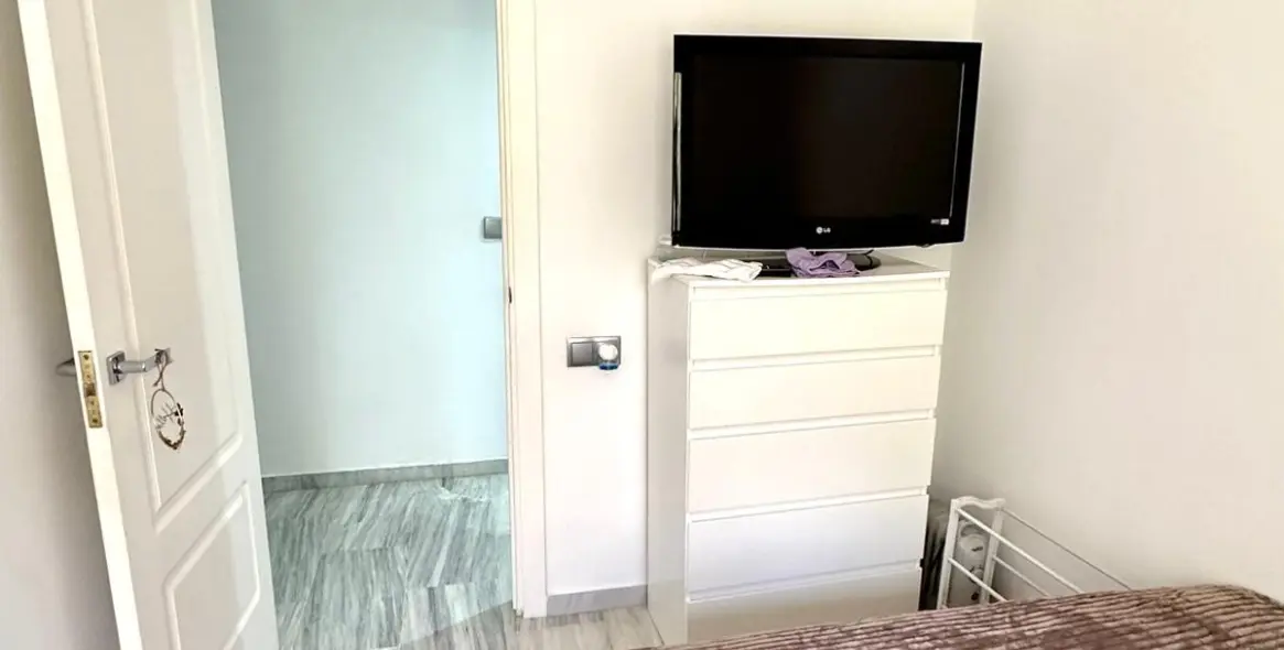 Sale of middle floor apartment in Elviria 6