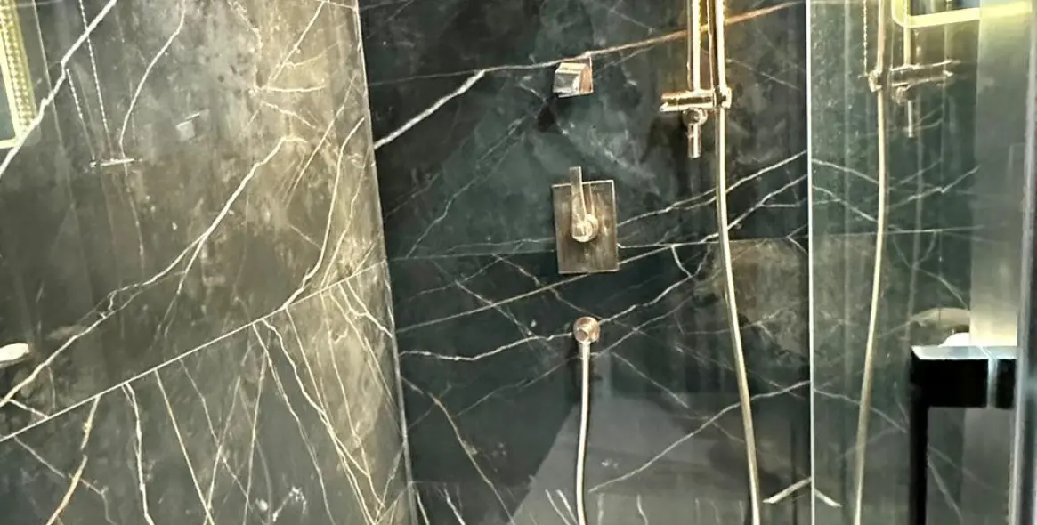 Sale of middle floor apartment in Elviria 13