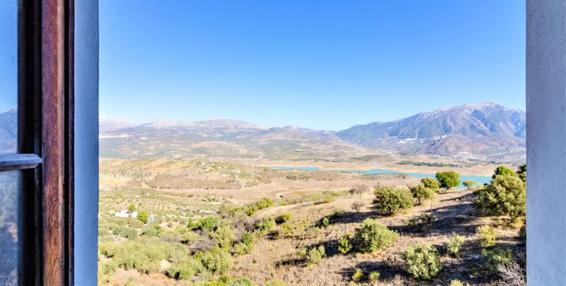 Sale of detached villa in La Viñuela 1