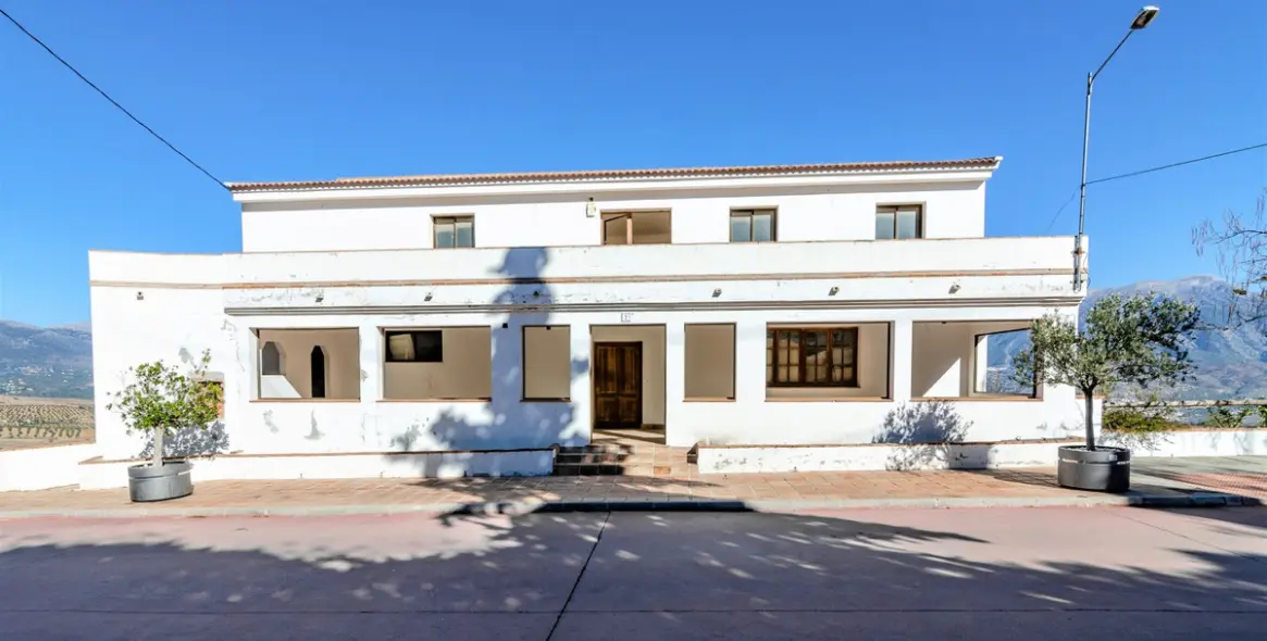 Sale of detached villa in La Viñuela 3