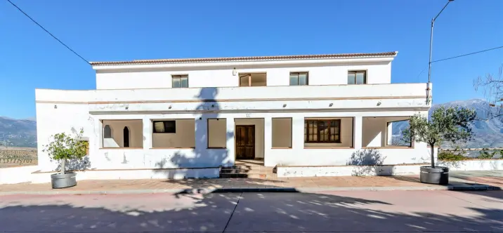 Sale of detached villa in La Viñuela 2