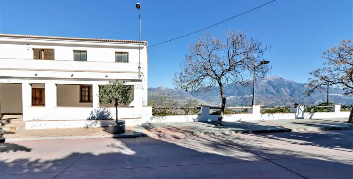 Sale of detached villa in La Viñuela 4