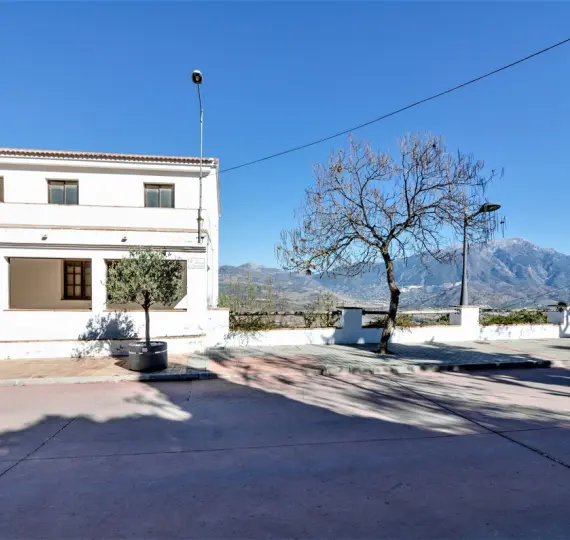 Sale of detached villa in La Viñuela
