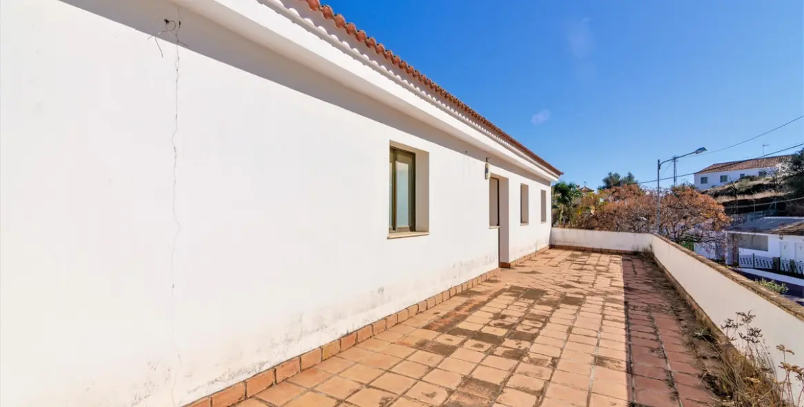 Sale of detached villa in La Viñuela 6