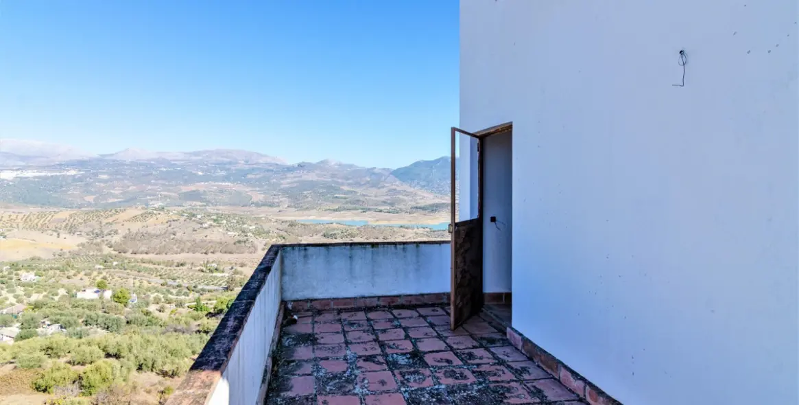 Sale of detached villa in La Viñuela 18