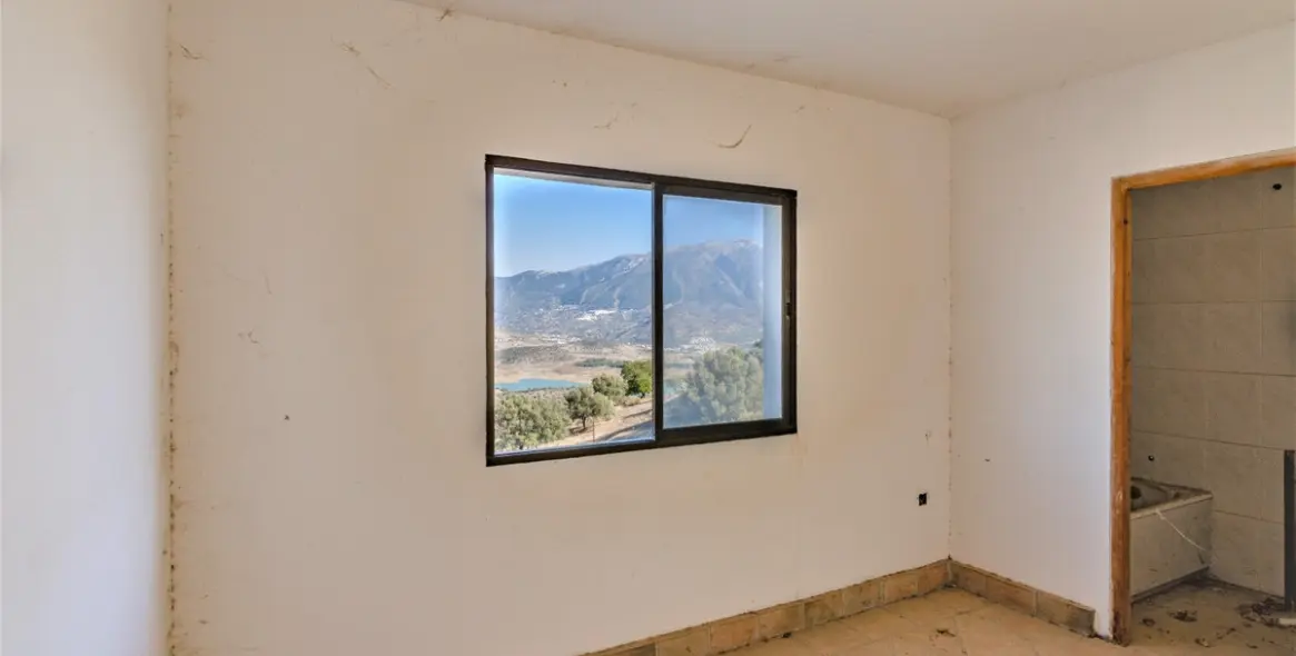 Sale of detached villa in La Viñuela 23