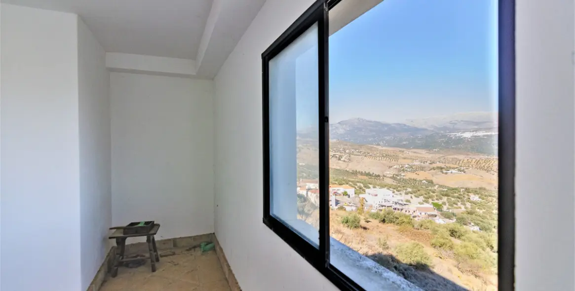 Sale of detached villa in La Viñuela 28