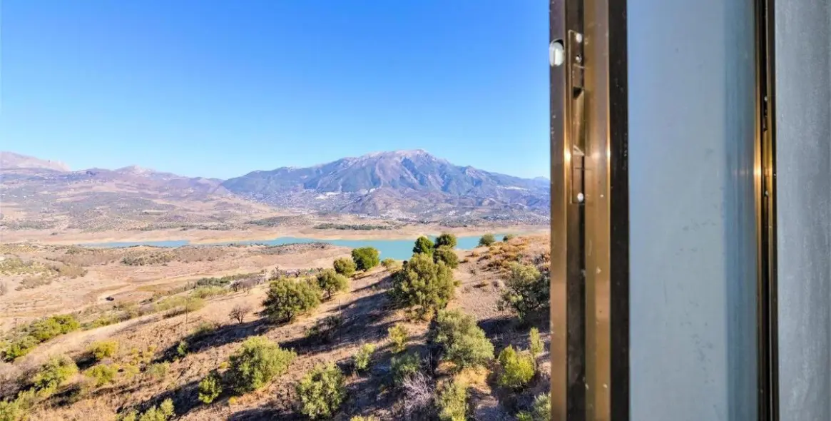 Sale of detached villa in La Viñuela 29