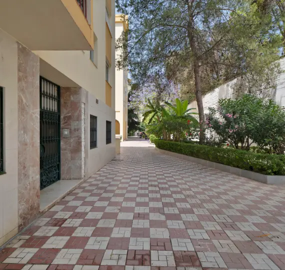 Sale of middle floor apartment in Marbella