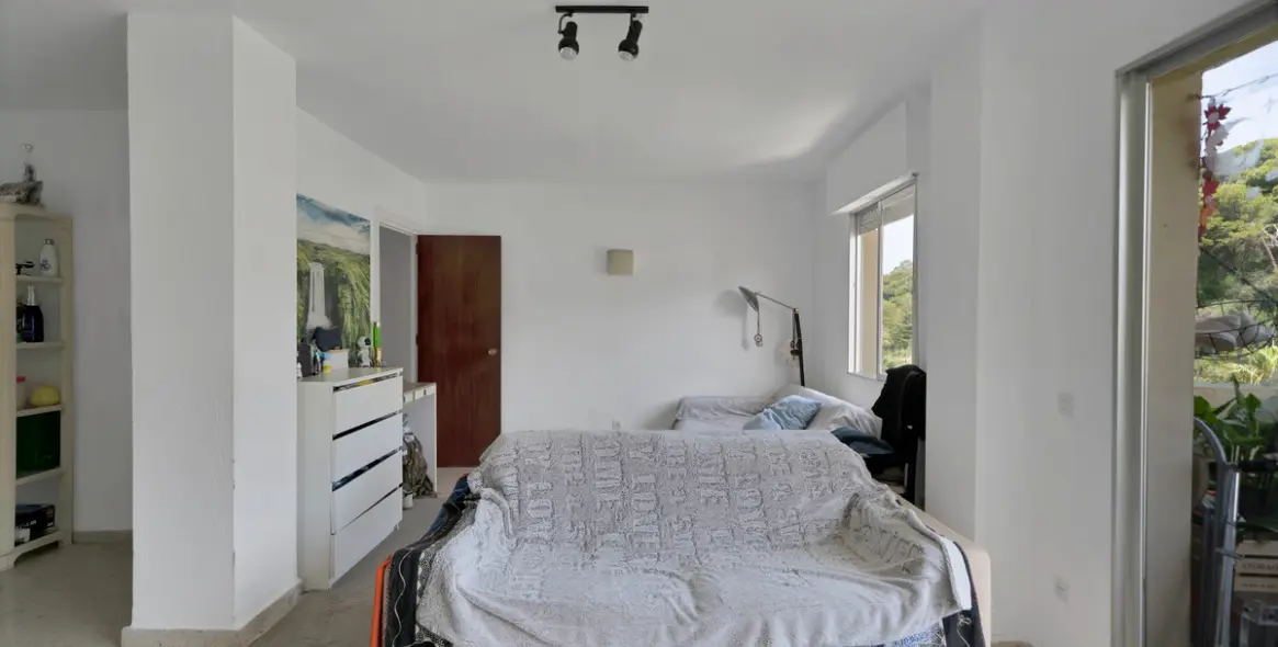 Sale of middle floor apartment in Marbella 11