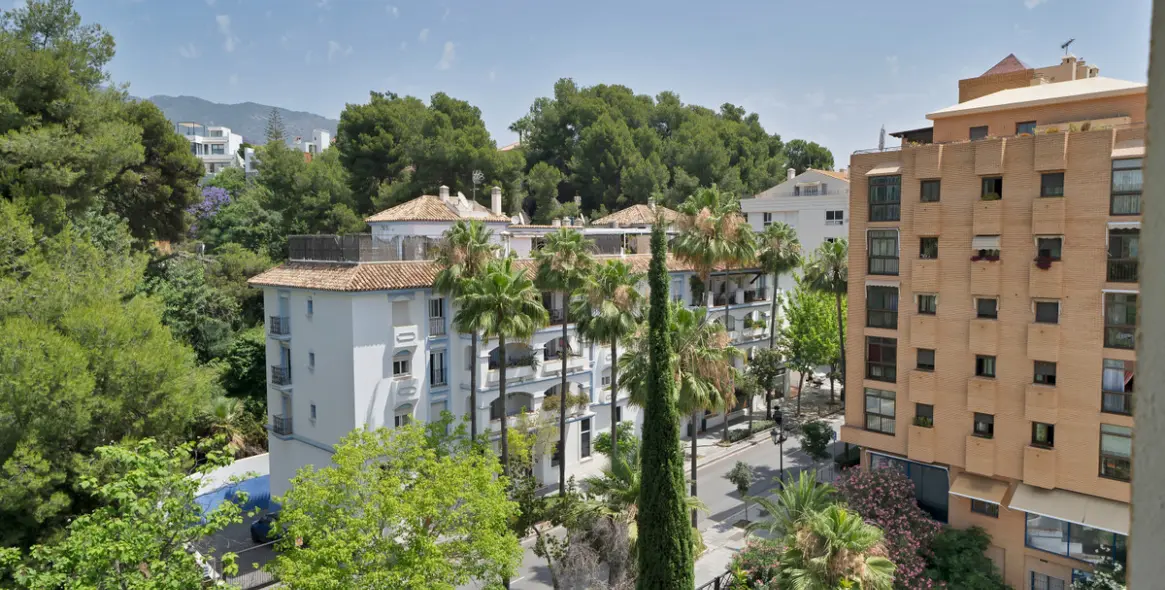 Sale of middle floor apartment in Marbella 14