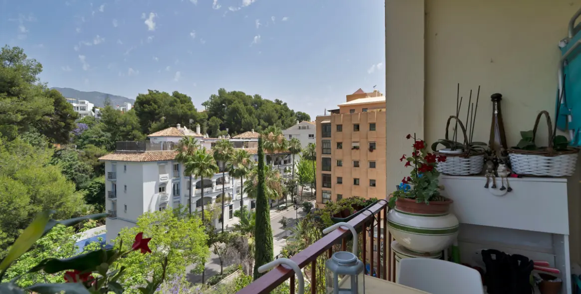 Sale of middle floor apartment in Marbella 16