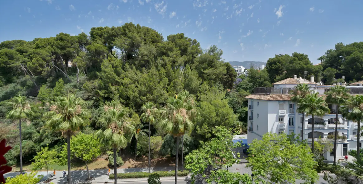 Sale of middle floor apartment in Marbella 17