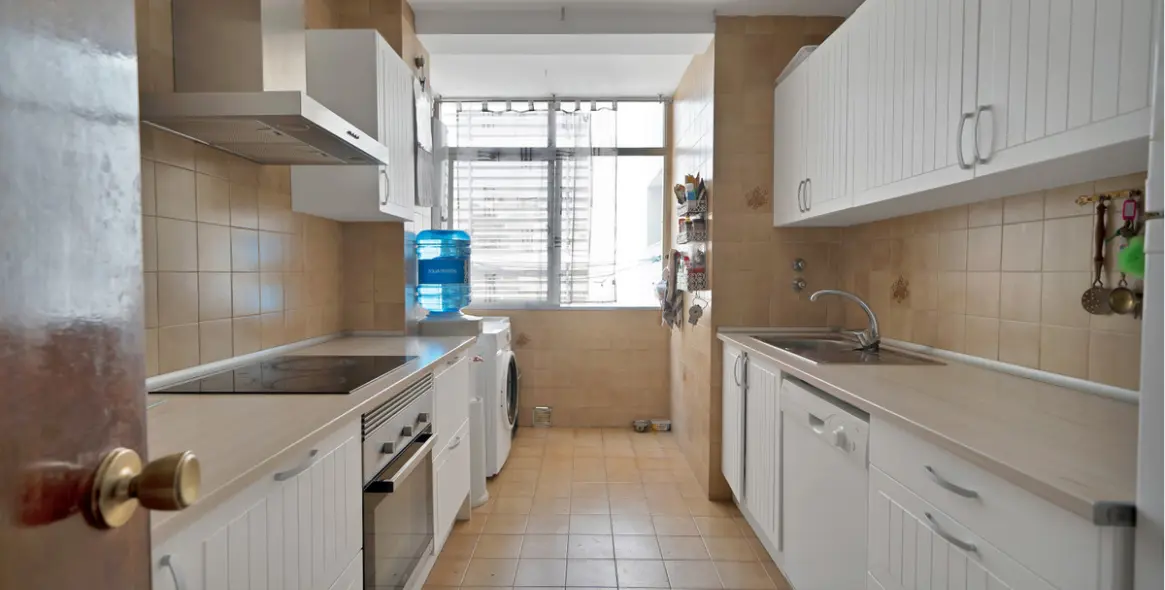 Sale of middle floor apartment in Marbella 18