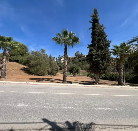 Продажа  жилого участка в Mijas Golf