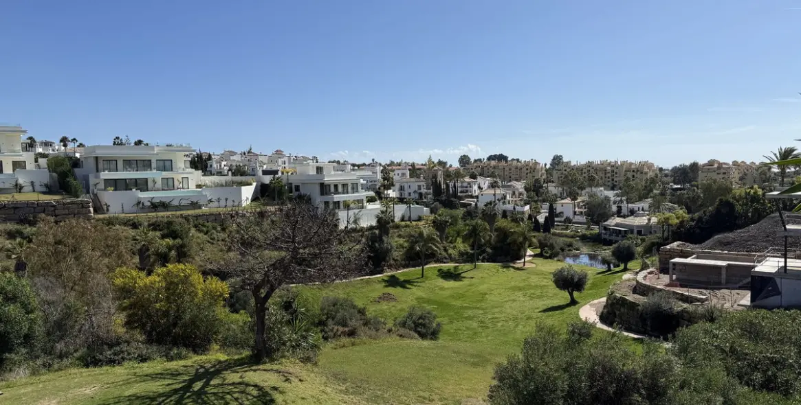 Продажа  жилого участка в Estepona (район Selwo) 4