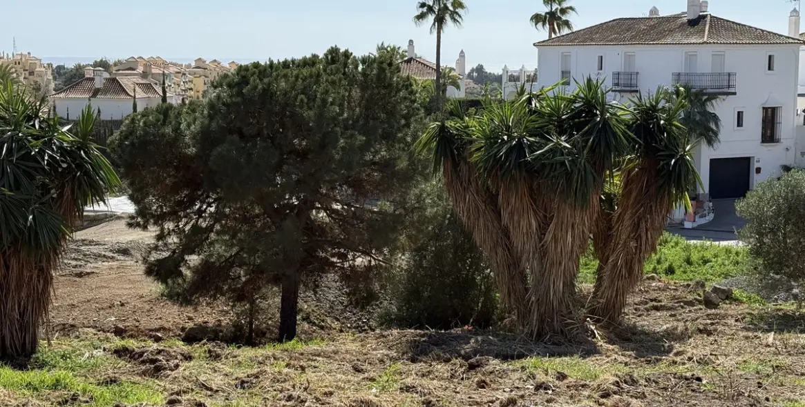 Продажа  жилого участка в Selwo 14