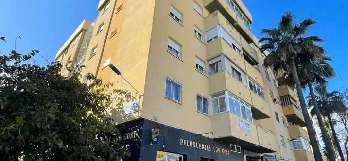 Продажа апартаментов на среднем этаже в Estepona 0