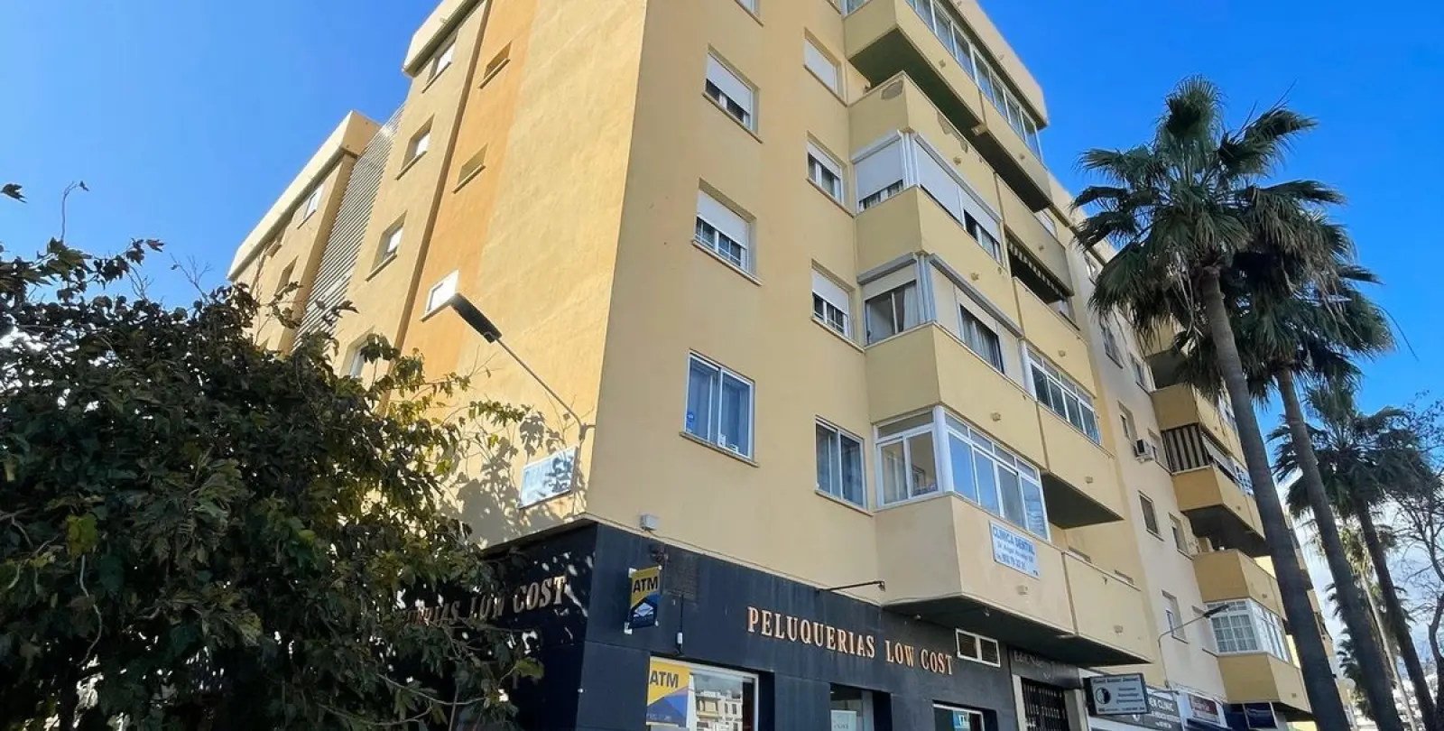 Sale of middle floor apartment in Estepona 1