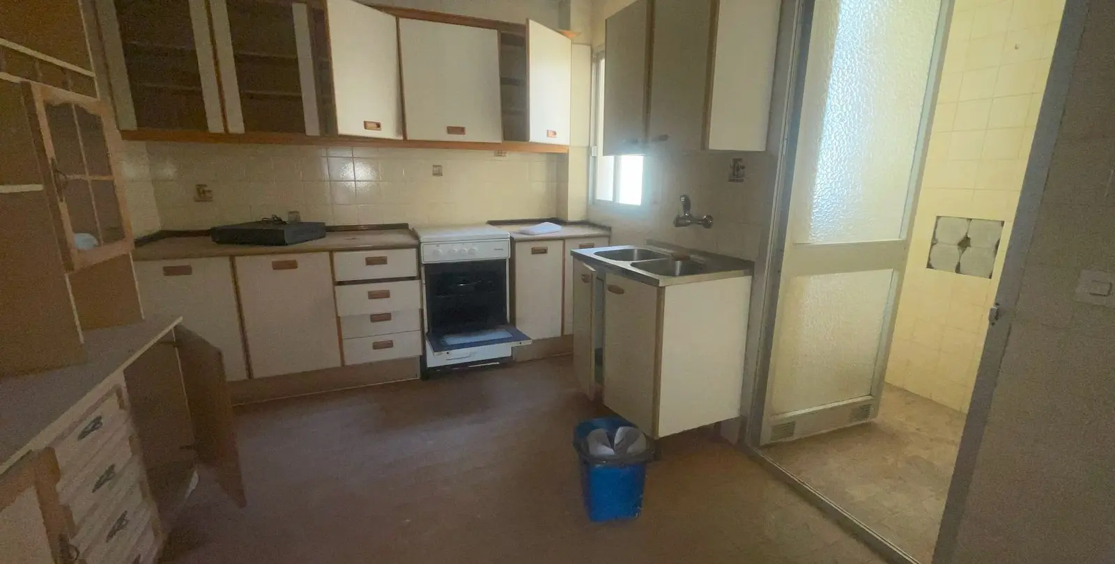 Sale of middle floor apartment in Estepona 2