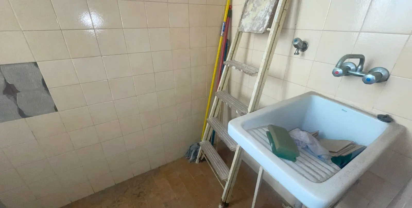 Sale of middle floor apartment in Estepona 7