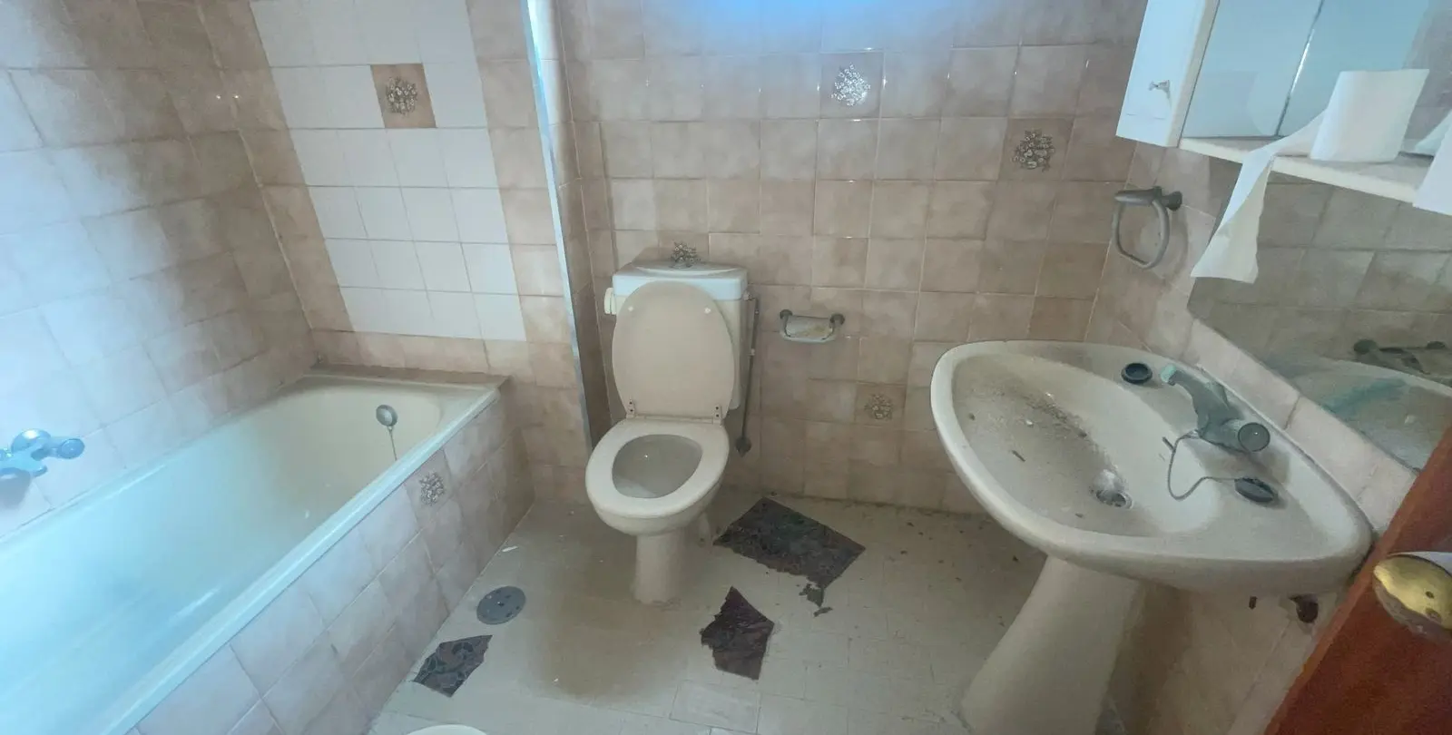 Sale of middle floor apartment in Estepona 10