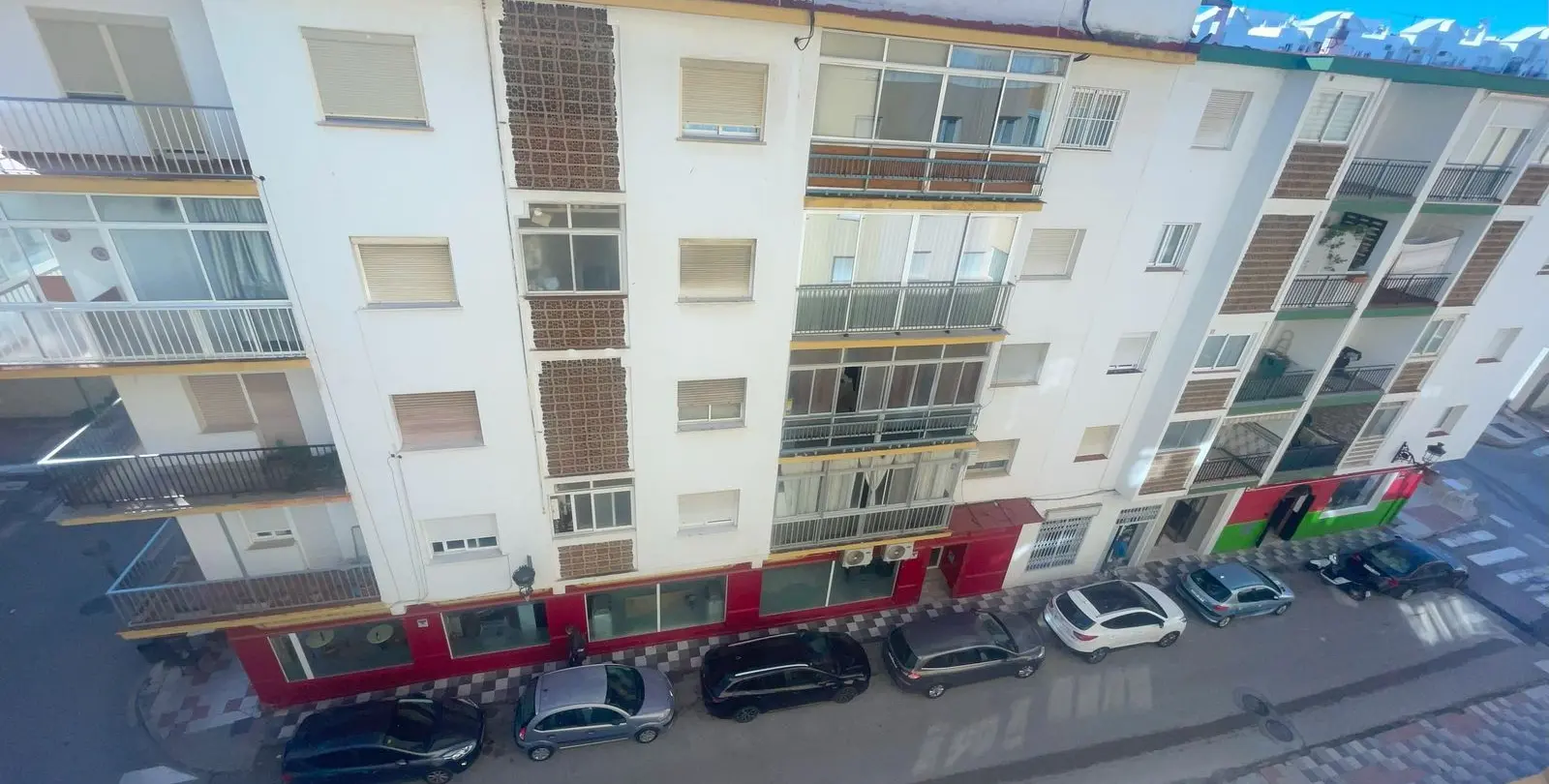 Sale of middle floor apartment in Estepona 16