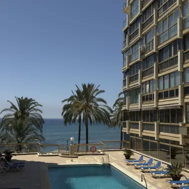 Продажа апартаментов на среднем этаже в Marbella