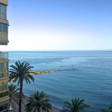 Продажа апартаментов на среднем этаже в Marbella