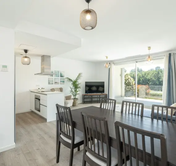 Апартаменты на первом этаже R5024242