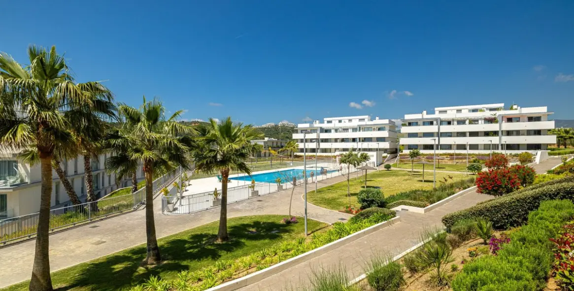 Sale of ground floor apartment in Estepona 20