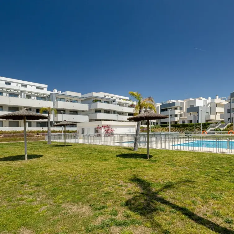 Sale of ground floor apartment in Estepona