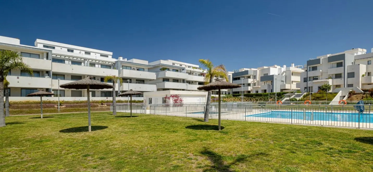 Sale of ground floor apartment in Estepona 0