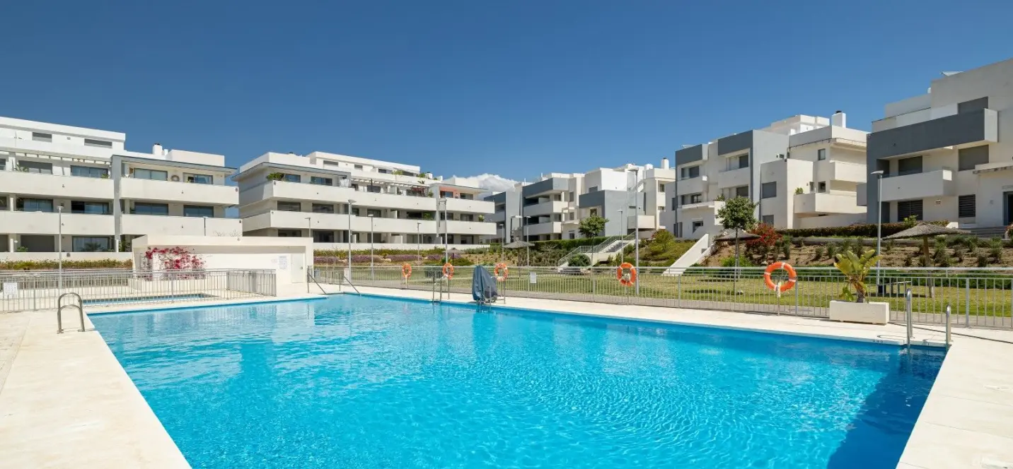 Sale of ground floor apartment in Estepona 1