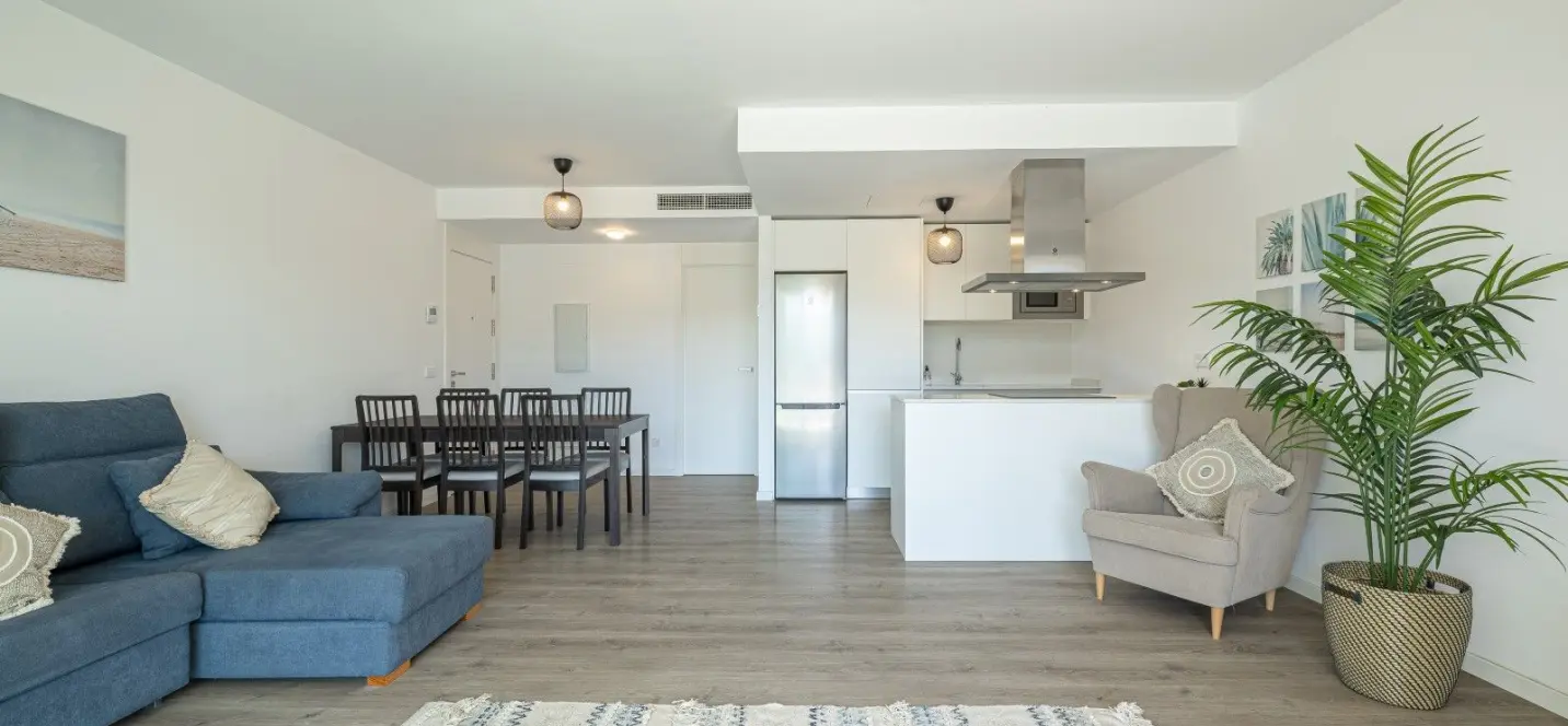 Sale of ground floor apartment in Estepona 2