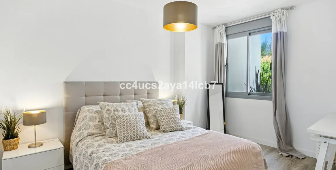 Sale of ground floor apartment in Estepona 12