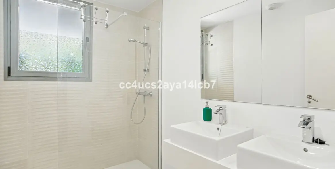 Sale of ground floor apartment in Estepona 18