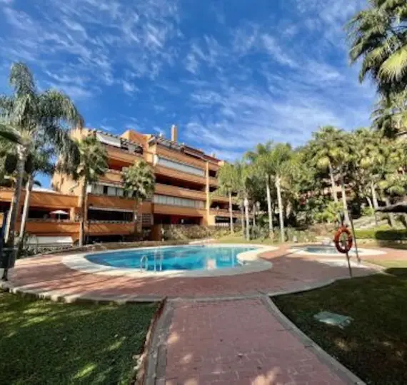 Продажа апартаментов на среднем этаже в The Golden Mile