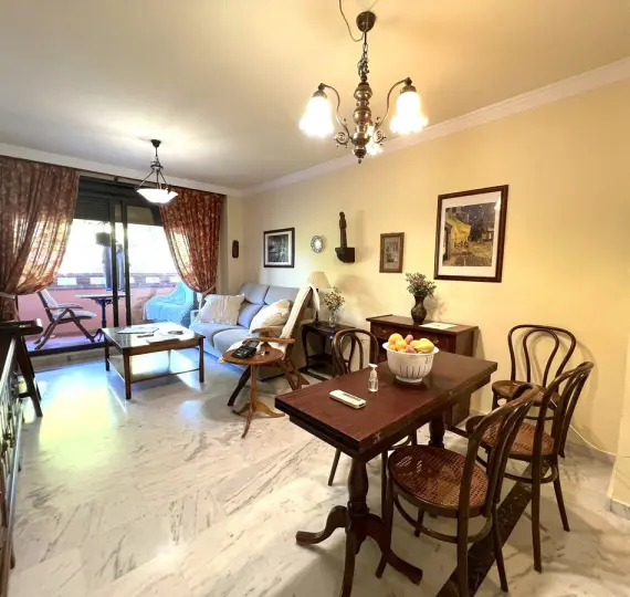 Продажа апартаментов на среднем этаже в The Golden Mile