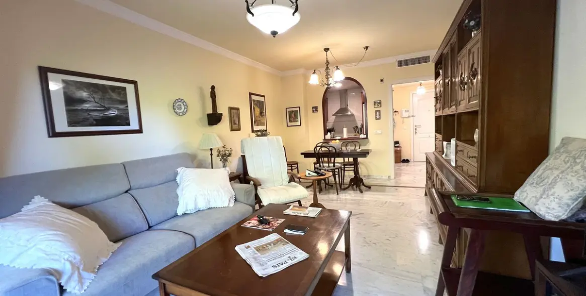 Продажа апартаментов на среднем этаже в The Golden Mile 4