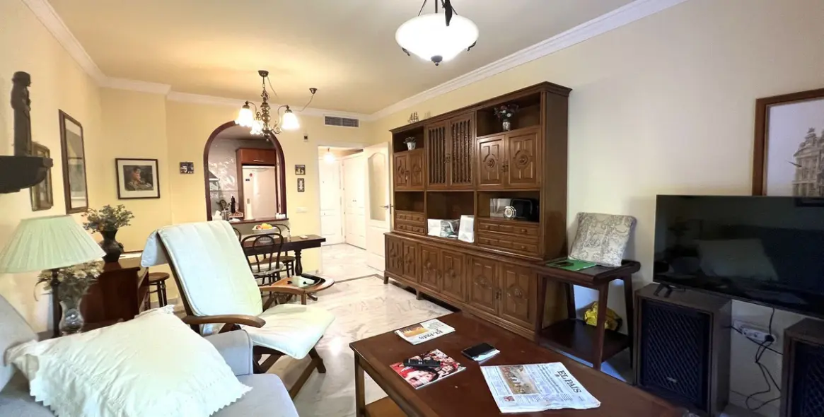 Продажа апартаментов на среднем этаже в The Golden Mile 5