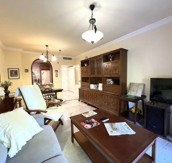 Продажа апартаментов на среднем этаже в The Golden Mile