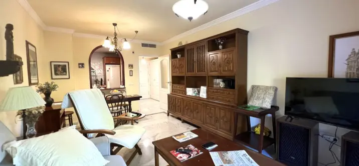 Продажа апартаментов на среднем этаже в The Golden Mile 4