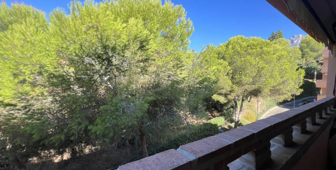 Продажа апартаментов на среднем этаже в The Golden Mile 10