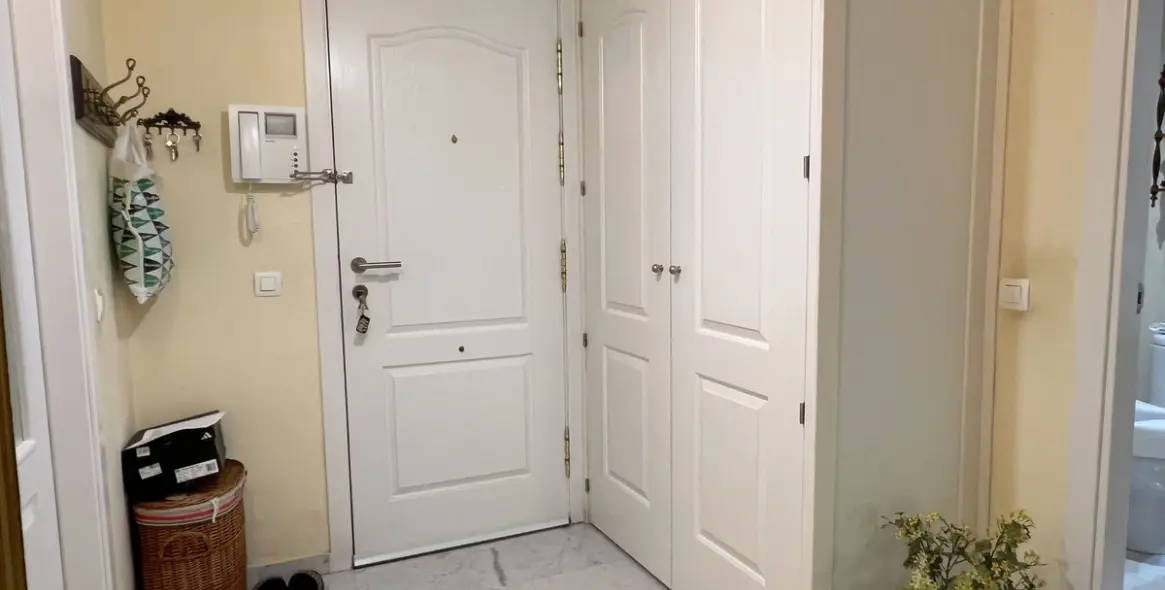 Продажа апартаментов на среднем этаже в The Golden Mile 11